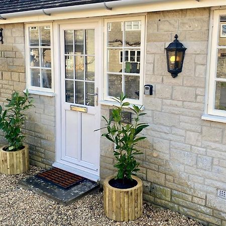 Well Cottage: A Cotswold Cottage At The Heart Of The Village Of Crudwell Exterior foto